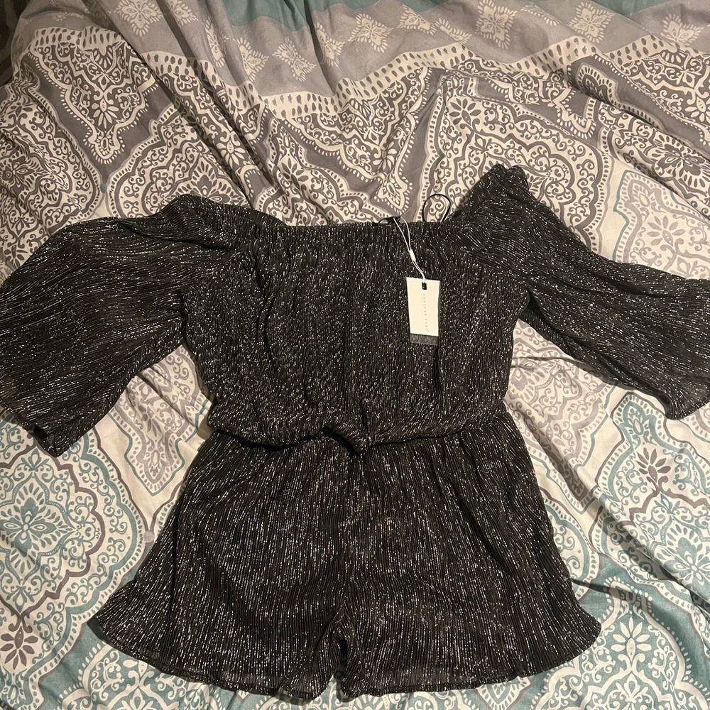 Perfect sparkly off the shoulder romper, New with tags!!